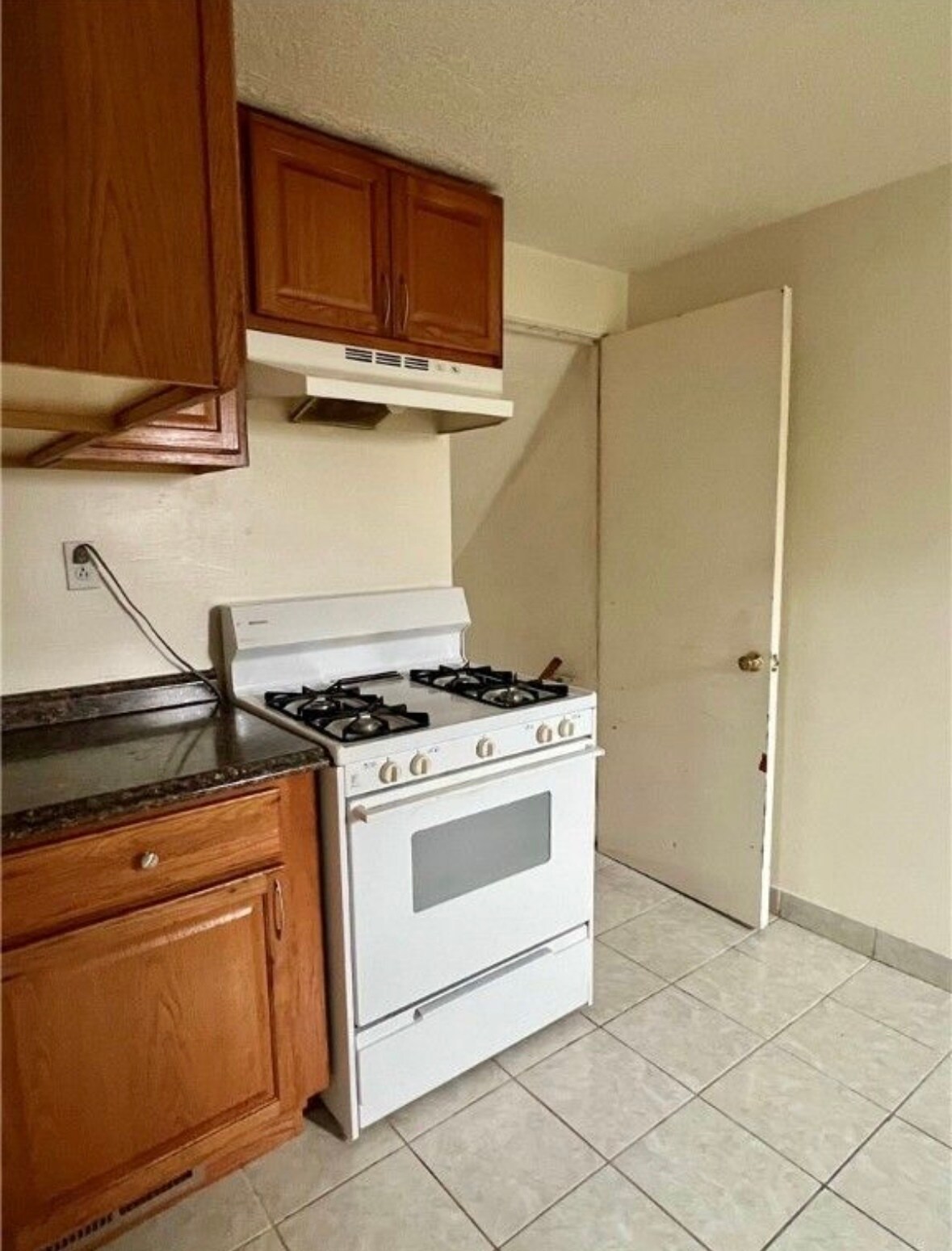 Building Photo - 650 Dunster St