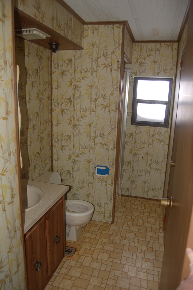 2nd Bath (has shower in back) - 102 Menominee Trail