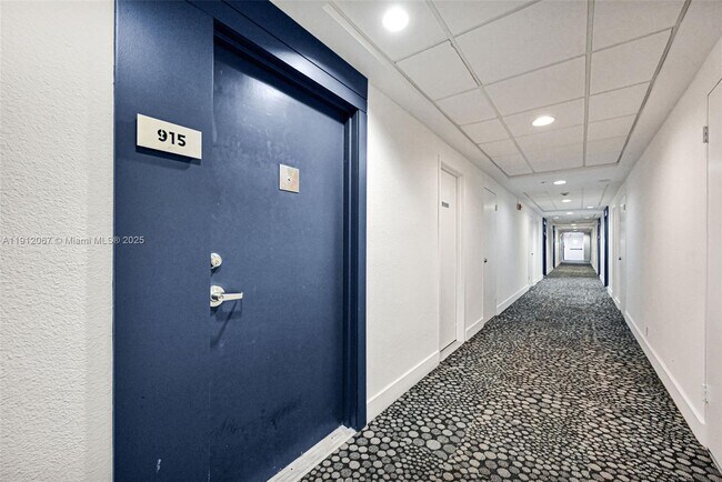 Building Photo - 1000 West Ave