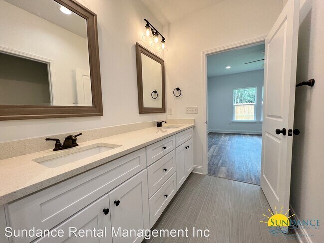 Building Photo - 5 br, 3 bath House - 48 B Longwood Drive