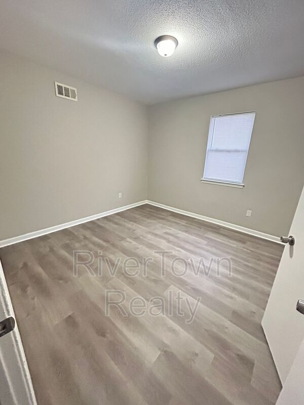 Building Photo - 1213 Looney Ave