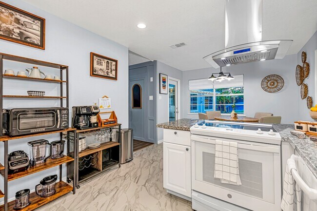 Building Photo - 13330 Trompilla Ln