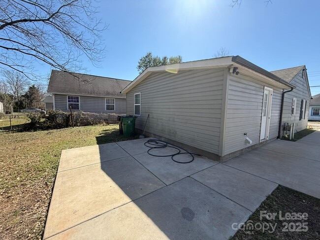 Building Photo - 3216 Boyd St