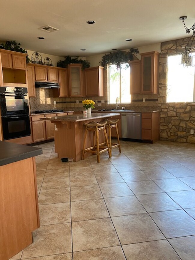 Building Photo - Beautiful 2 story home in Southern Highlands- Just Reduced AND 2 weeks Free!!