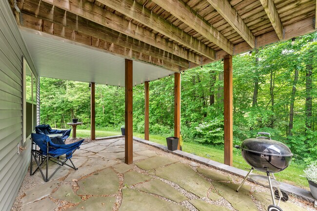 Building Photo - 6690 Green Valley Ct SE