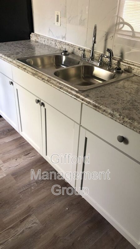 Building Photo - 1112-1114 Victory Blvd