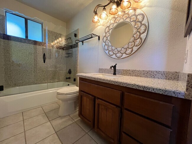 Building Photo - Quiet Home In Serene Green Belt In The Heart Of Citrus Heights