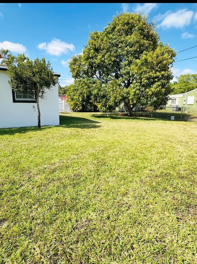Building Photo - 20701 NW 34th Ct