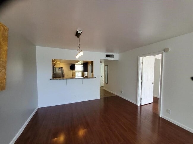 Building Photo - 3000 S Course Dr