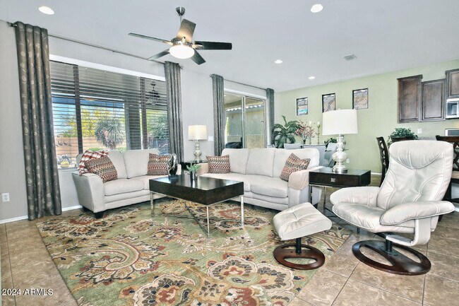 Building Photo - 4394 N Hummingbird Dr