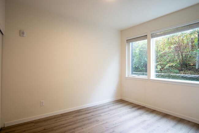 Building Photo - Spacious 1 Bedroom + Office with Luxe Finishes!