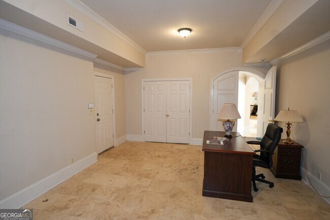 Building Photo - 1010 Forest Overlook Dr SW