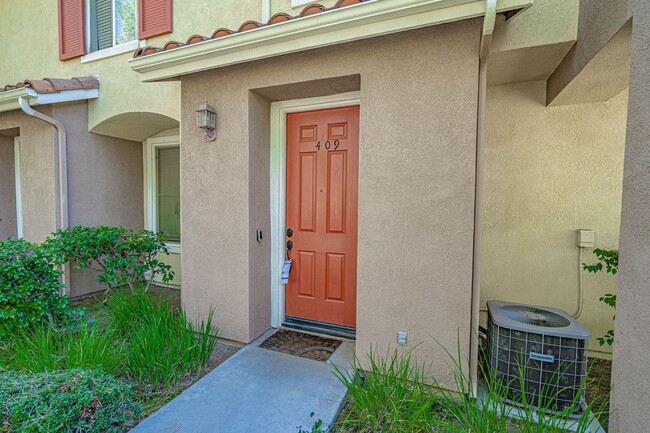 Building Photo - COMING SOON! 2 Bedroom Townhome for Rent i...