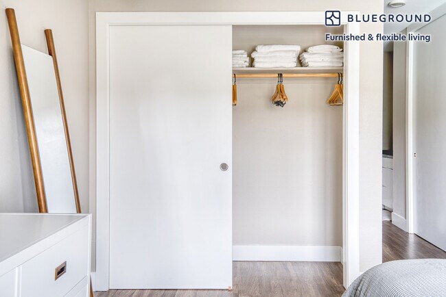 Building Photo - 622 Edgewater Blvd