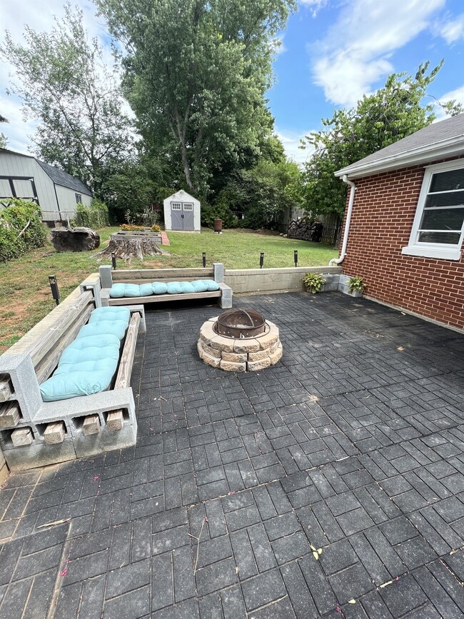 Building Photo - 1408 Gates St