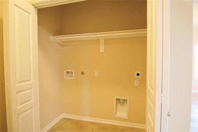 Building Photo - 8118 Malago Point Dr