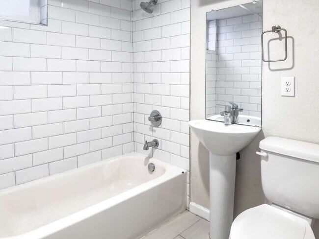 Building Photo - "Spacious 5-Bedroom Gem on Locust Street – 2,053 Sq. Ft. of Comfort in Denver's Heart!"