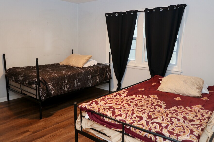 Building Photo - 1432 Clermont Ave