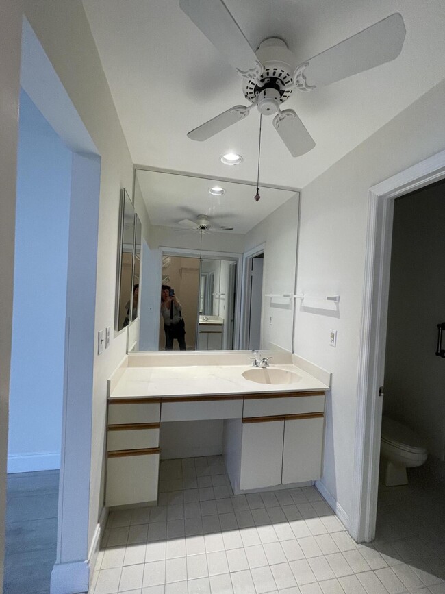 Building Photo - 10910 Lakemore Ln