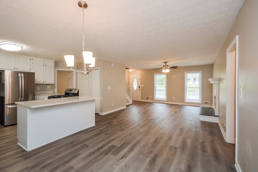 Building Photo - 9136 Tara Dr SW