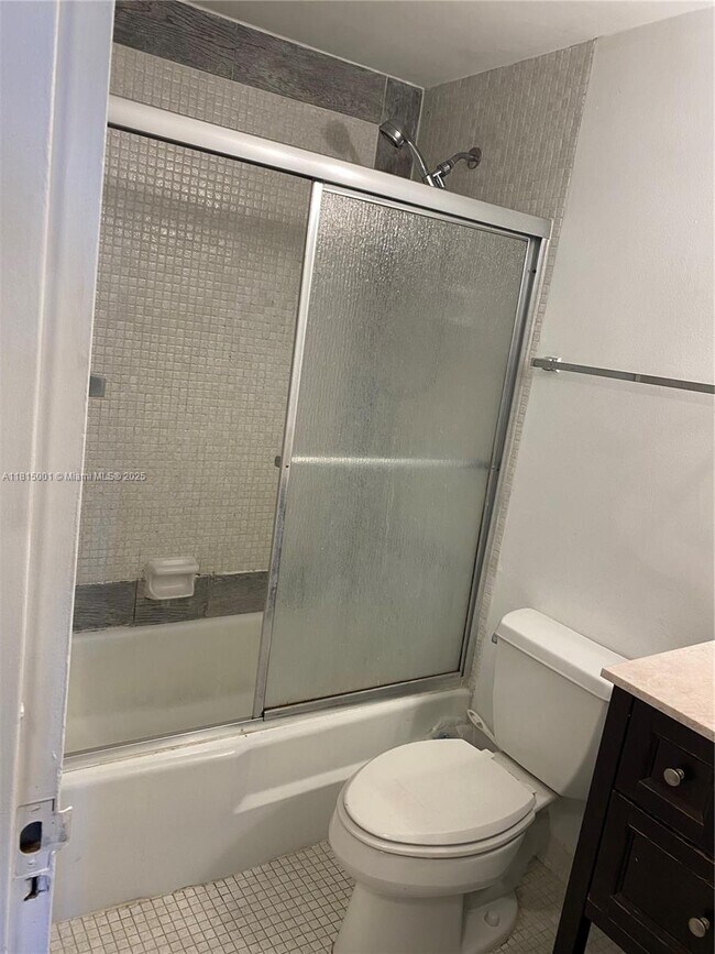Building Photo - 825 Brickell Bay Dr