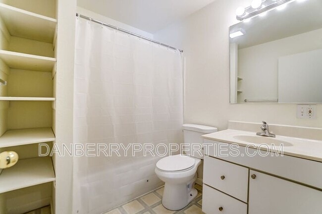 Building Photo - 1103 Searles Rd