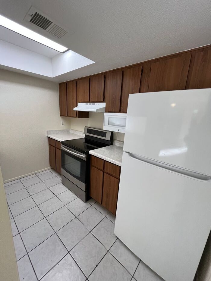 Building Photo - 1201 S McClintock Dr