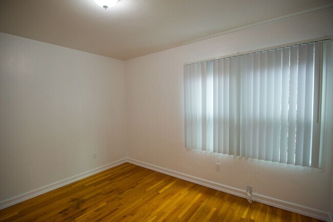 Building Photo - 170-170 1/2 Garret Avenue