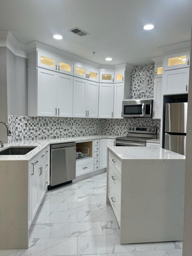 Kitchen - 4333 Bayside Village Dr