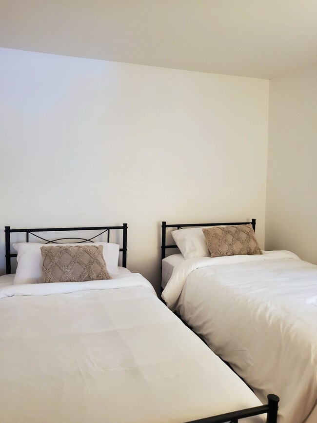 Building Photo - 4 Lk Vw Rd