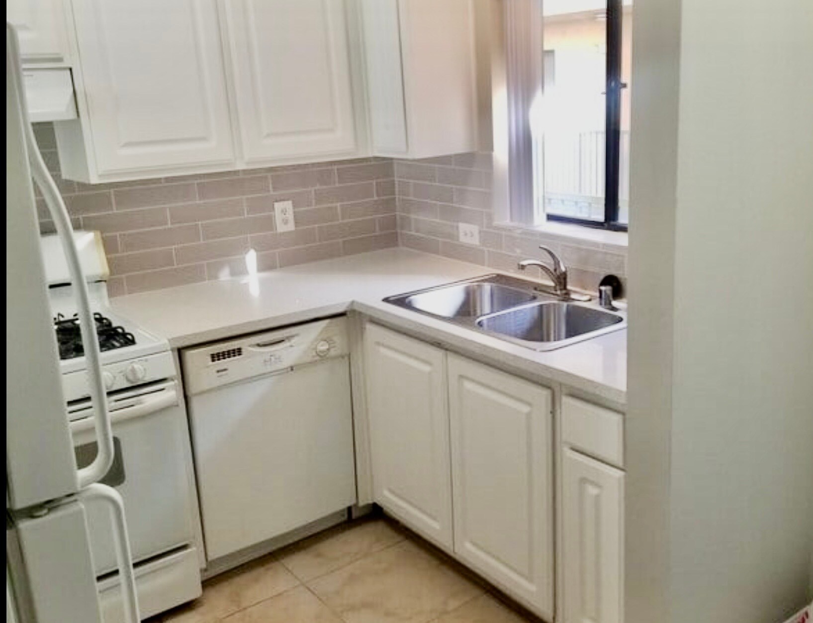 Building Photo - 3855 Vinton Ave