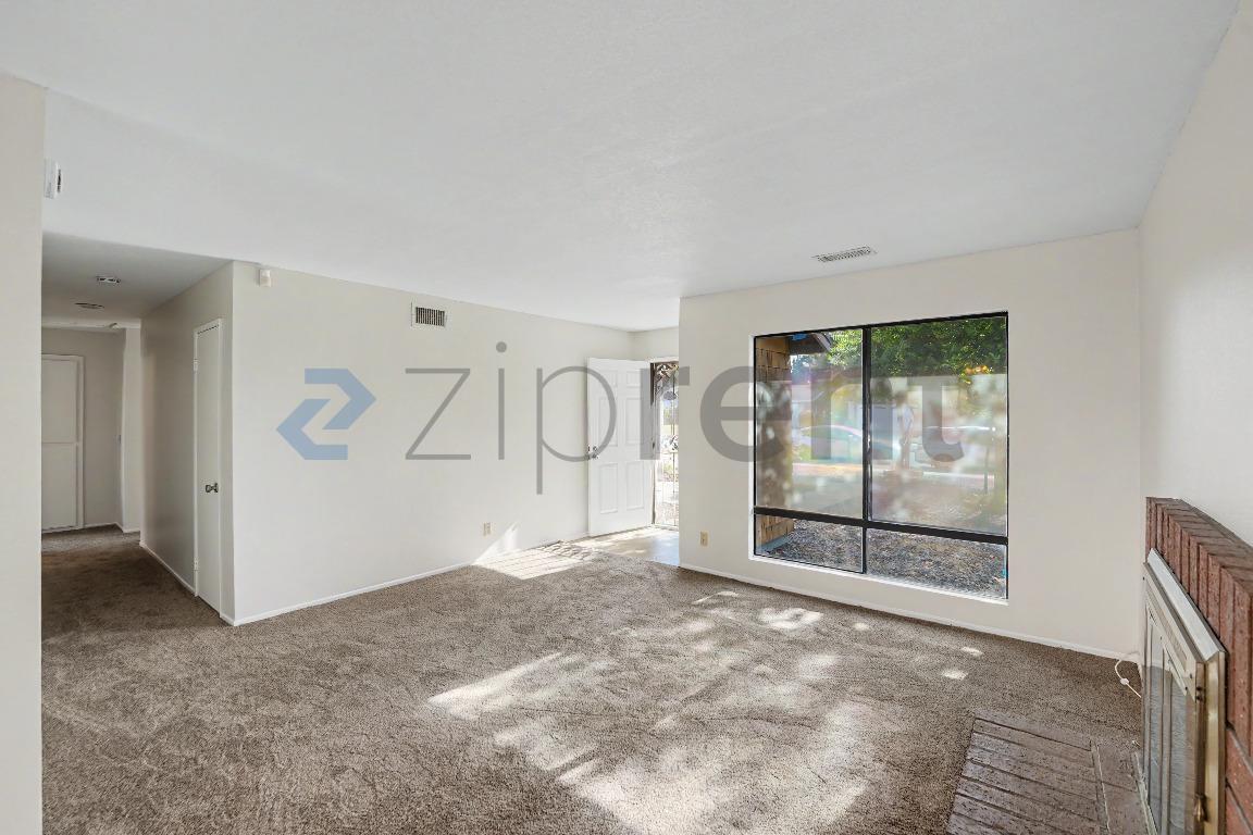 Building Photo - Unit