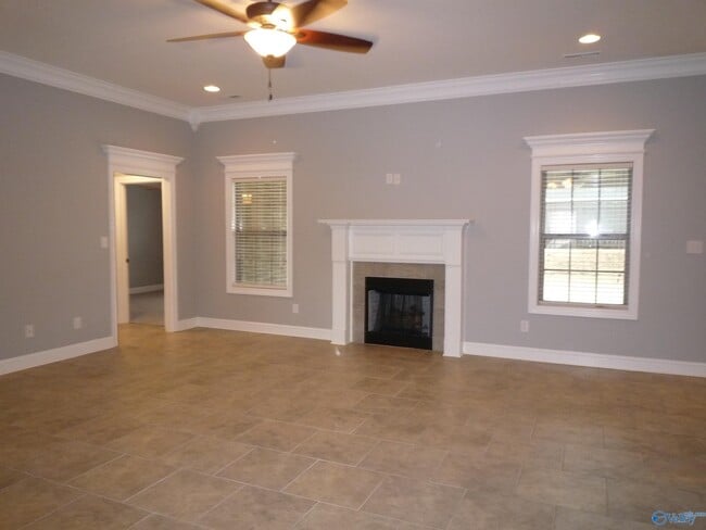 Building Photo - 13205 Hill Crest Dr