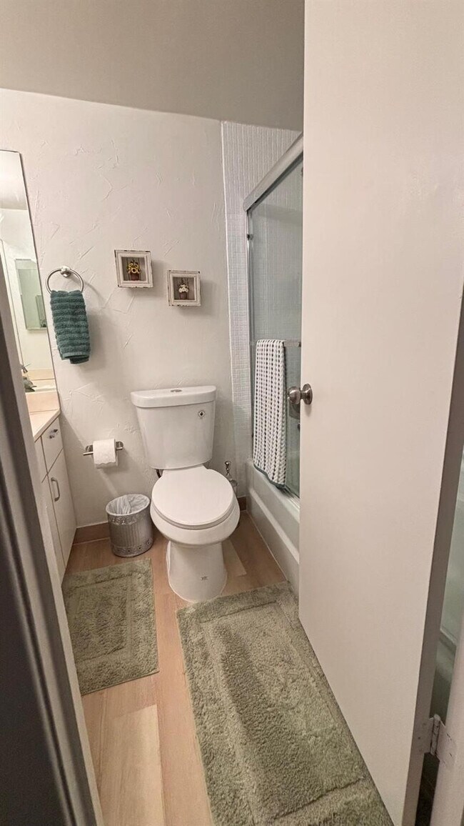 Building Photo - 800 NE 195th St