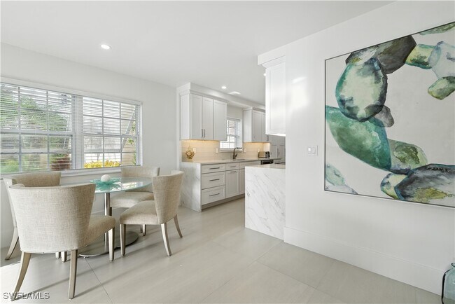 Building Photo - 3070 Gulf Shore Blvd N