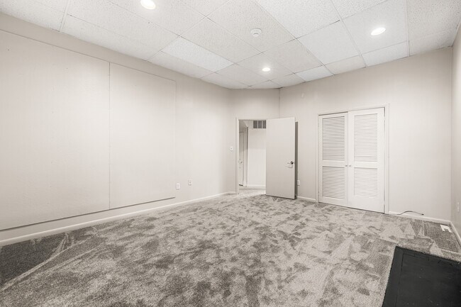 Building Photo - 1502 W Mt Royal Ave