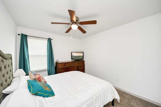 Building Photo - 202 Serena Pk Ln