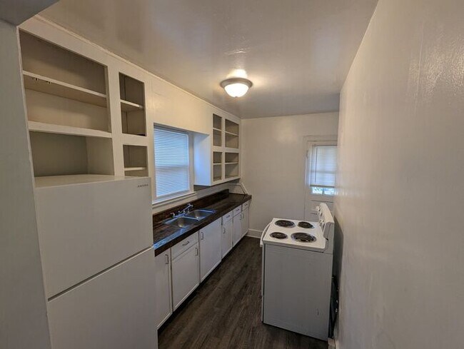 Building Photo - Newly Updated 2 bedroom home Near Downtown...