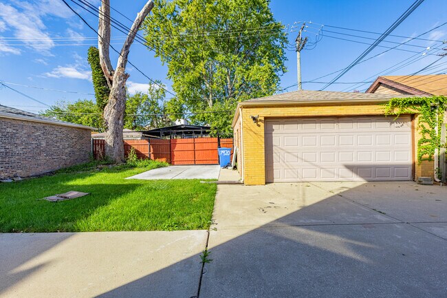 Building Photo - 7920 S Winchester Ave