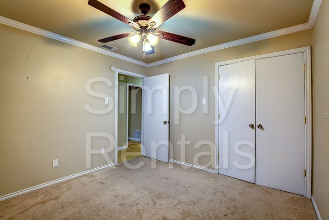 Building Photo - 6716 Sayle St