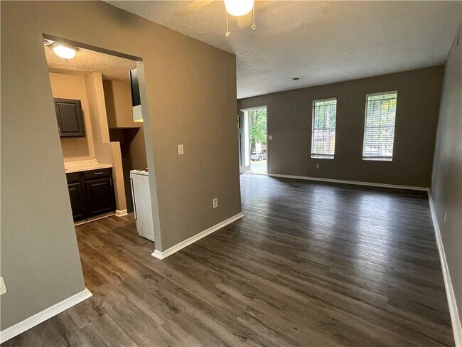 Building Photo - 4554 Doral Dr SW