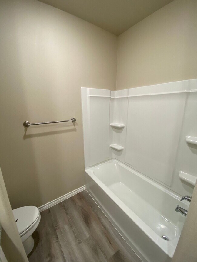 Building Photo - 3/2/2 in Frenship ISD!