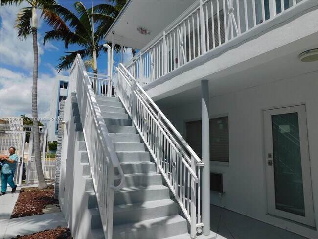 Building Photo - 7445 Harding Ave