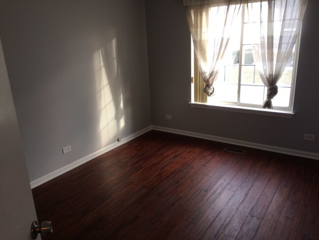 bed 2 - 4642 Magnolia Ln