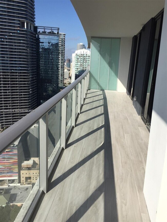 Building Photo - 1010 Brickell Ave