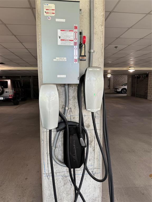 Building Photo - 800 W 5th St