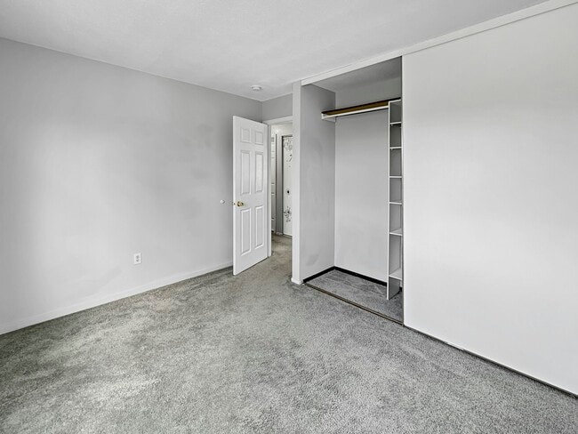 Building Photo - 607 E Burnsville Pkwy