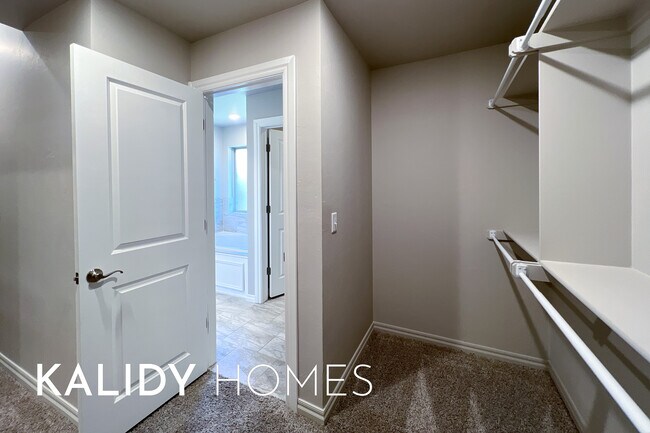 Building Photo - 805 Red River Dr