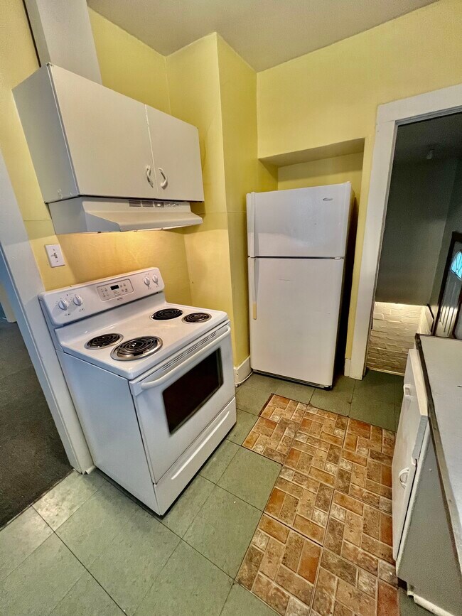 Building Photo - 407 W Adams St