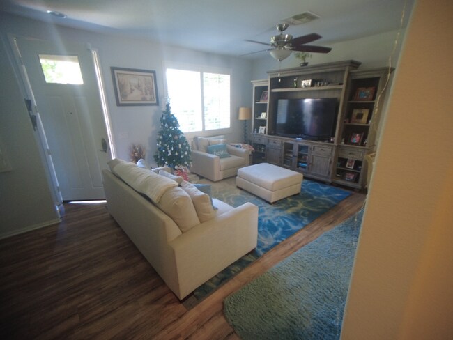 Building Photo - 1460 Mockingbird Ct